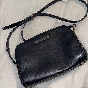 ♥️ Michael Kors ♥️ Black Leather Crossbody Purse